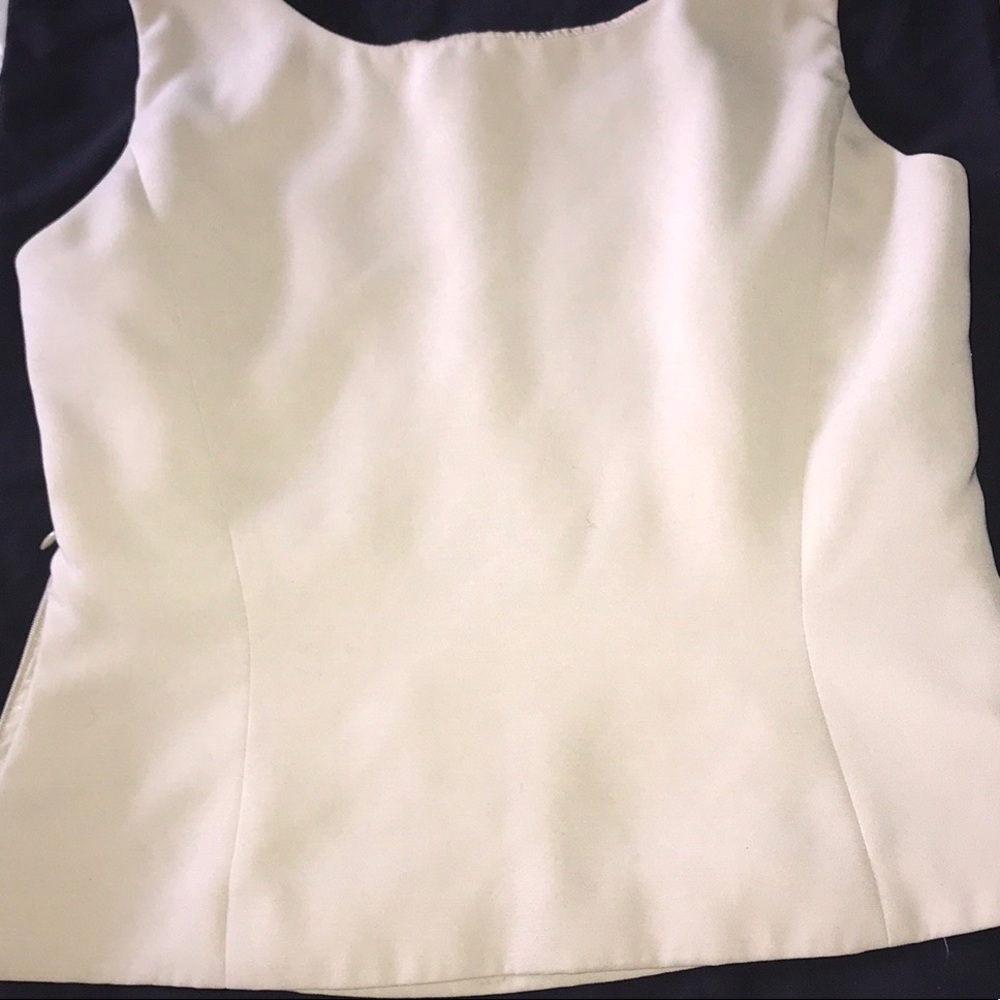 Sleeveless Tahani Tank Top - Picture 5 of 5